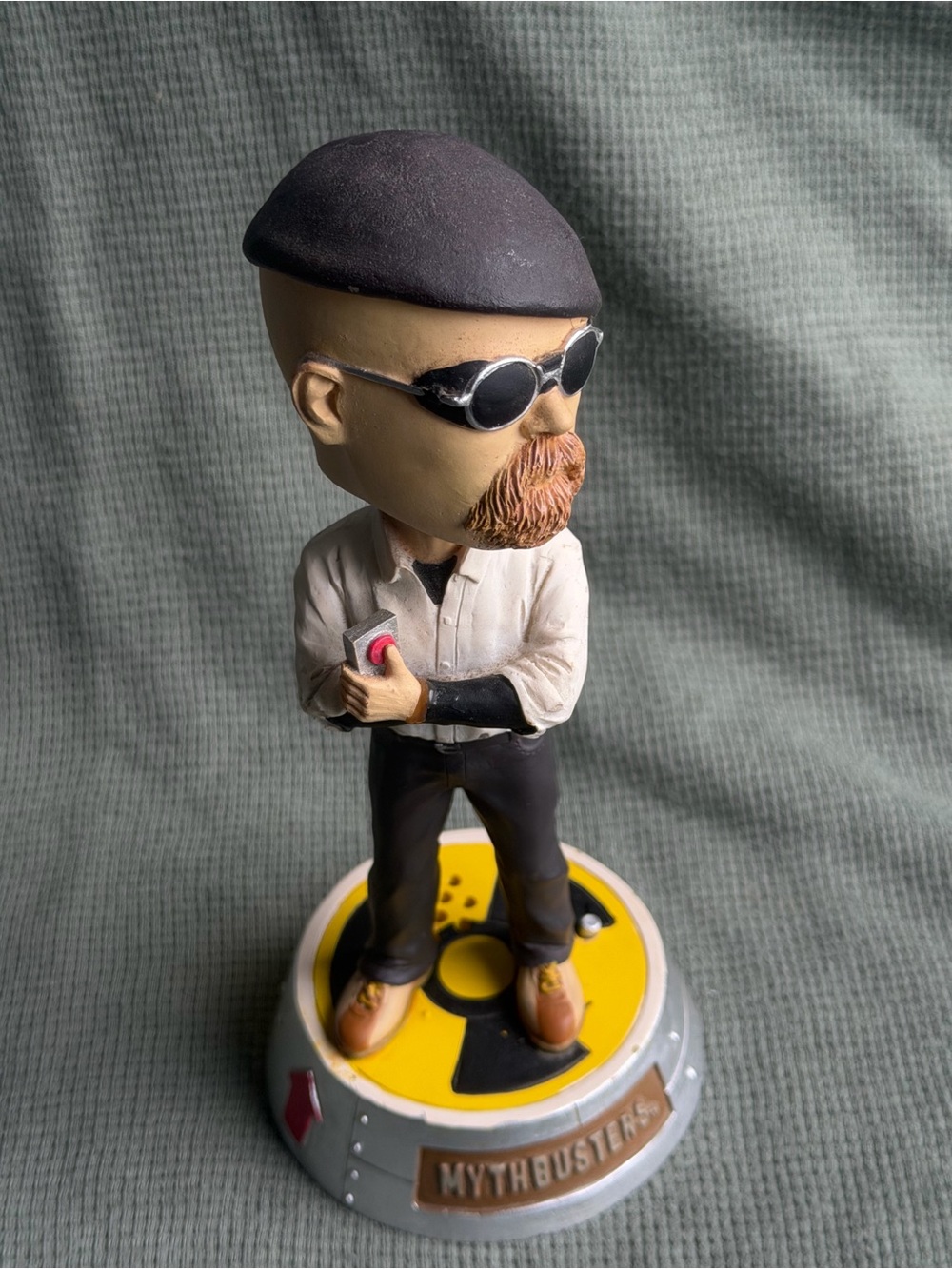 -Inspired Men's Grooming Figurine - Black & Tan